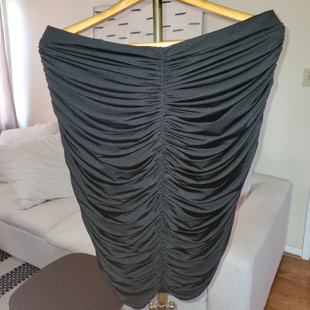 Express NWT Large Black Stretch ruched skirt